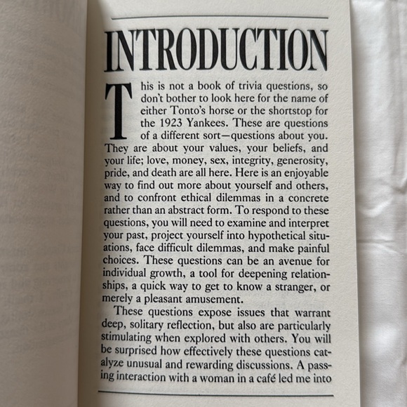 Book: The Book of Questions - Picture 2 of 11